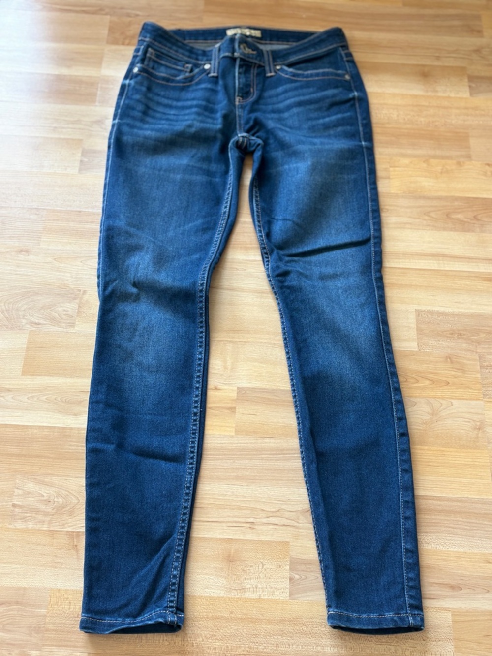 Guess Skinny Jeans in Dark Blue Denim